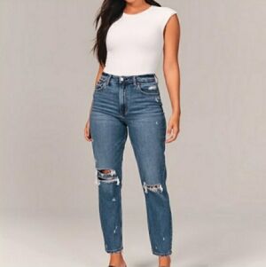 Abercrombie and Fitch The Mom High Rise Jeans Size 32